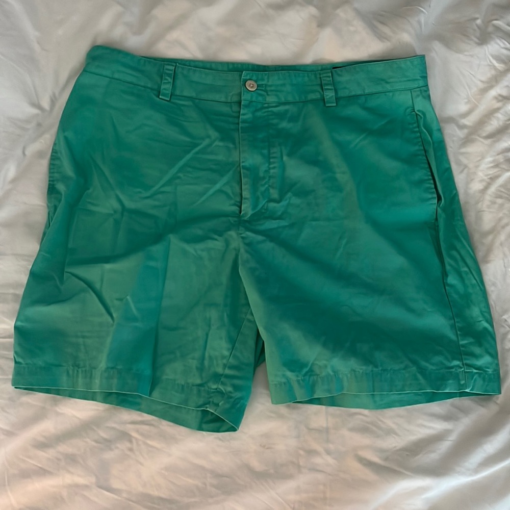Vineyard Vines 7 inch shorts